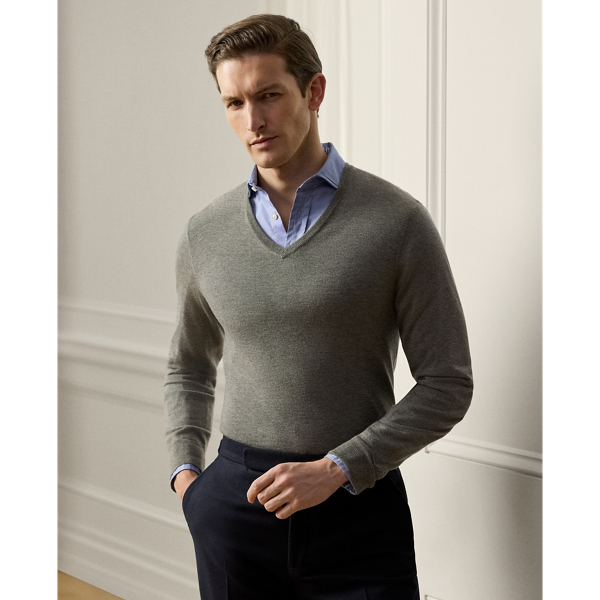 To craft this jumper, cashmere is meticulously combed from goats raised in the mountains of Mongolia, where the high altitude and cold climate result in a fine, soft underfleece. Only the best fibres are used, ensuring perfectly even colouration when dyed as well as exceptional warmth and incredible softness. After this meticulous sourcing process, the yarn is spun by artisans in a century-old Italian mill and washed using pure water from the Swiss Alps.