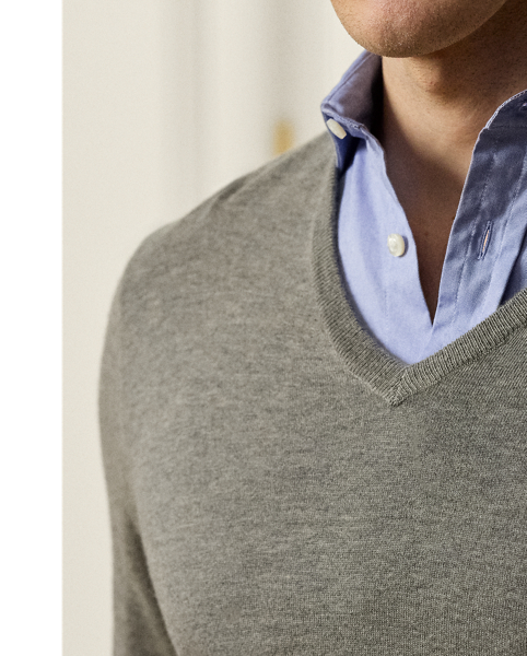 To craft this jumper, cashmere is meticulously combed from goats raised in the mountains of Mongolia, where the high altitude and cold climate result in a fine, soft underfleece. Only the best fibres are used, ensuring perfectly even colouration when dyed as well as exceptional warmth and incredible softness. After this meticulous sourcing process, the yarn is spun by artisans in a century-old Italian mill and washed using pure water from the Swiss Alps.