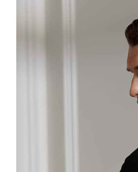 To craft this jumper, cashmere is meticulously combed from goats raised in the mountains of Mongolia, where the high altitude and cold climate result in a fine, soft underfleece. Only the best fibres are used, ensuring perfectly even colouration when dyed as well as exceptional warmth and incredible softness. After this meticulous sourcing process, the yarn is spun by artisans in a century-old Italian mill and washed using pure water from the Swiss Alps.