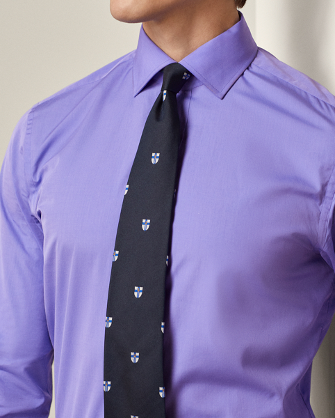 A masterpiece of Italian crafting, this shirt is meticulously constructed using 140s-quality, two-ply cotton in an elegant end-on-end weave. Every element reflects Purple Label's dedication to sartorial excellence, from the refined lightweight fabric to the genuine mother-of-pearl buttons that provide an exquisite finishing touch.