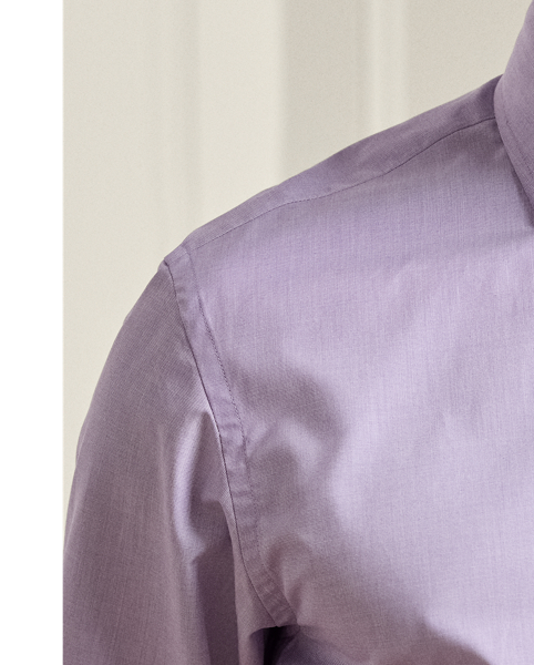 A masterpiece of Italian crafting, this shirt is meticulously constructed with 120s-quality, two-ply cotton in an elegant end-on-end weave. Every element reflects Purple Label's dedication to sartorial excellence, from the refined lightweight fabric to the genuine mother-of-pearl buttons that provide an exquisite finishing touch.