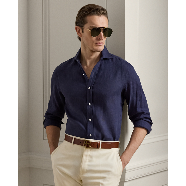 This shirt showcases Purple Label’s elevated approach to warm-weather style with its lightweight Italian linen. The addition of genuine mother-of-pearl buttons brings the design to new heights of sophistication.