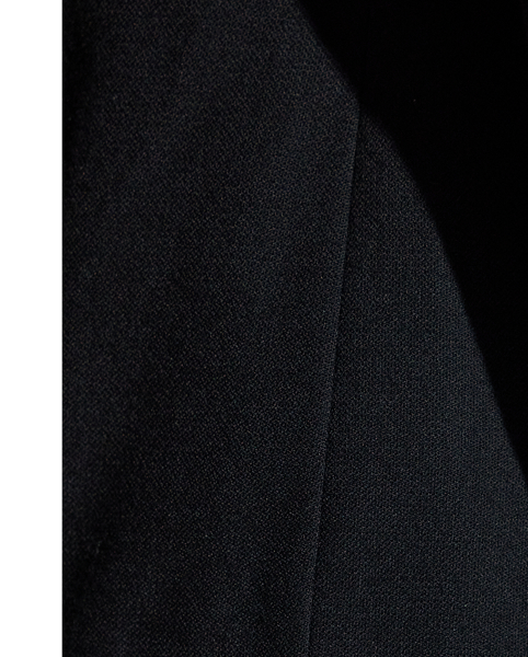 In  Ralph Lauren Lauren's hands, the iconic blazer, which made its debut as a men's sporting style in 19th-century Britain, is rendered in a traditional stretch-infused virgin wool for the ultimate in feminine elegance and modern ease.