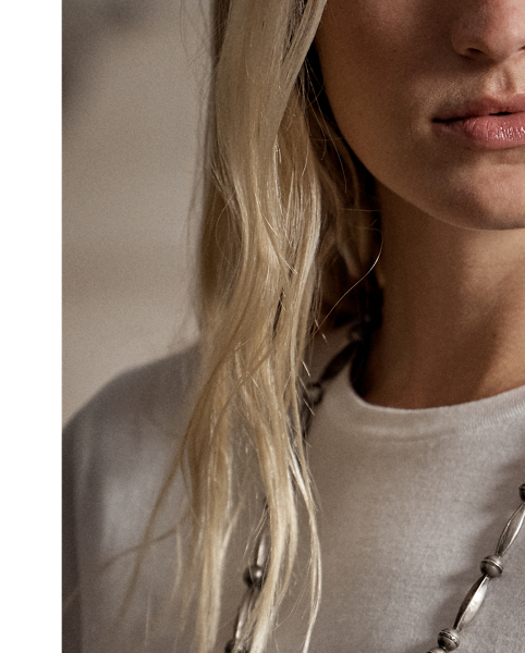 Made from combed cotton jersey. Body is knit as a continuous, seamless tube for an authentic vintage fit. Fabric and finished garment are washed to achieve a soft, worn-in feel.