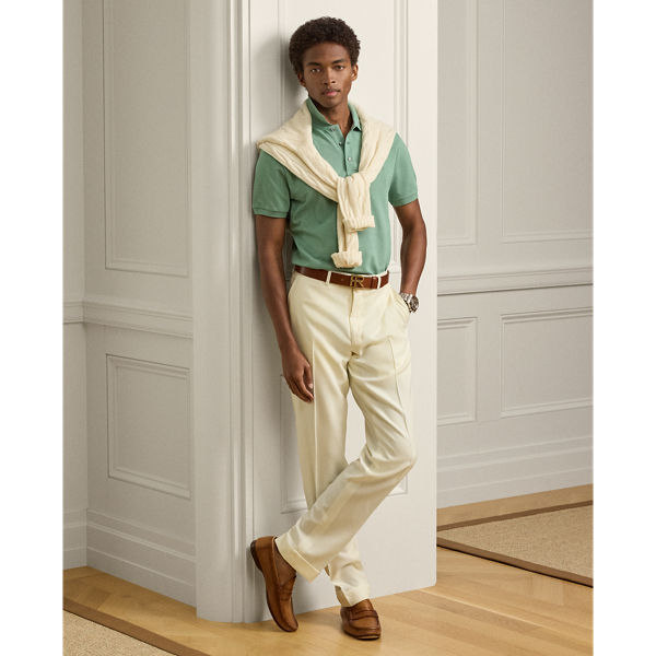 A masterpiece of Italian craftsmanship, these hand-tailored trousers exemplify Purple Label’s dedication to sartorial excellence with their bespoke wool gabardine cloth, which was specially developed to meet our exacting standards.