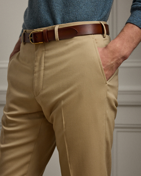 A masterpiece of Italian craftsmanship, these hand-tailored trousers exemplify Purple Label’s dedication to sartorial excellence with their bespoke wool gabardine cloth, which was specially developed to meet our exacting standards.