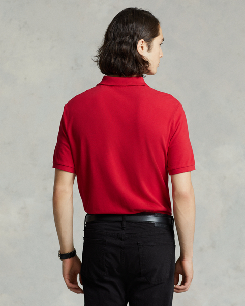 An American style standard since 1972, the Polo shirt has been imitated but never matched. Over the decades, Ralph Lauren Lauren has re-imagined his signature style in a wide array of colours and fits, yet all retain the quality and attention to detail of the iconic original. This version is cut slim through the body and washed for added softness.