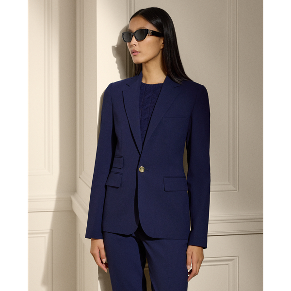 With equestrian-style hacking pockets and naval-inspired signature metal buttons, this American-made jacket combines two iconic  Ralph Lauren Lauren references. Traditional men's tailoring techniques ensure it maintains its slim, waist-defining silhouette for years to come.