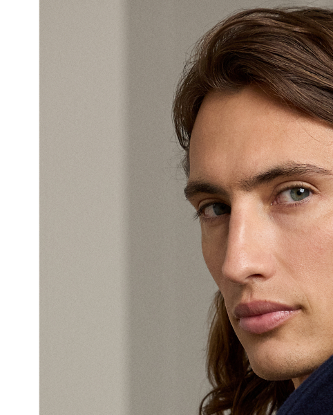 Redefining nautical elegance, the Fullerton peacoat exemplifies Purple Label’s mastery of sartorial excellence with its clean lines and softly constructed shoulder. It is skillfully crafted in Italy using a double-faced fabric that was woven with fine wool and luxurious cashmere. This sophisticated interpretation features thoughtful details such as suede-trimmed interior pockets, reflecting our commitment to superior crafting and timeless design. This style is available in additional colours, fabrics and materials through our Made-to-Order service. For more information, please book an appointment with your local  Ralph Lauren Lauren store.