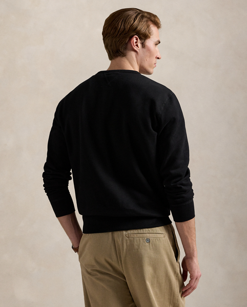 Perfect for teaming with tracksuit wear, jeans or shorts, this cotton-blend sweatshirt is sure to become a well-loved piece.