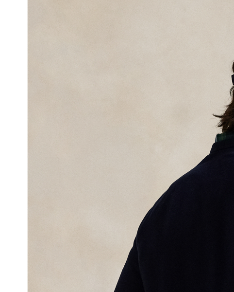 Perfect for teaming with tracksuit wear, jeans or shorts, this cotton-blend sweatshirt is sure to become a well-loved piece.