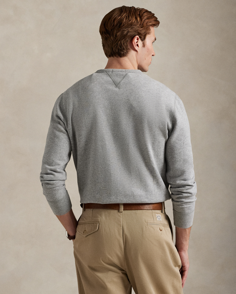 Perfect for teaming with tracksuit wear, jeans or shorts, this cotton-blend sweatshirt is sure to become a well-loved piece.