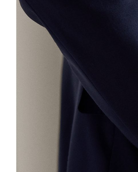 The double-breasted blazer is a staple of Mr Lauren's personal wardrobe, and this Purple Label version pays homage to the iconic silhouette. Immaculately tailored by hand in Italy with custom-developed wool serge, this blazer is defined by meticulously shaped shoulders that offer a raised, roped profile at the seam.