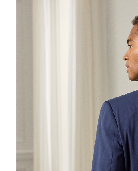 The Gregory combines lightweight canvassing and a modern silhouette with Purple Label's unparalleled quality and fine Italian craftsmanship. At the start of construction, pattern pieces are hand-cut by expert tailors, ensuring precision of the highest calibre. Bespoke wool serge combined with considered details, such as hand-sewn buttonholes and edges, complete this signature blazer.