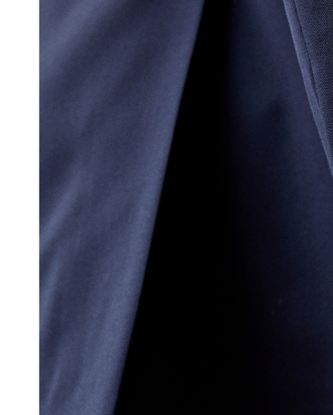 The Gregory combines lightweight canvassing and a modern silhouette with Purple Label's unparalleled quality and fine Italian craftsmanship. At the start of construction, pattern pieces are hand-cut by expert tailors, ensuring precision of the highest calibre. Bespoke wool serge combined with considered details, such as hand-sewn buttonholes and edges, complete this signature blazer.