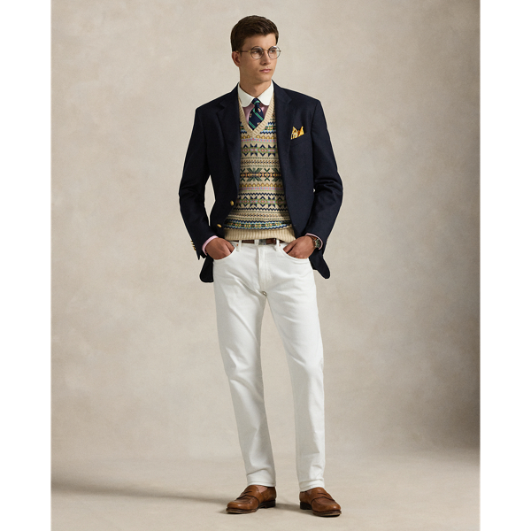 The slim-leg Sullivan features a regular rise and a trim fit through the seat, thigh and knee. This pair is made from stretch denim and treated to achieve a clean white hue.