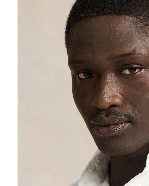 The oxford shirt made its debut very early in  Ralph Lauren Lauren’s designs, and since then, it has solidified its status as a pillar of the Polo look. Our fabric is developed with a secret wash, which gives it instant character, ease and a heathered softness. The formula is so unique that it's been kept in a safe for more than three decades. In addition to details evoking its prep-school inspiration, it offers a relaxed feel, producing what we refer to as "the perfect rumple". Today, Mr Lauren continues to create countless variations of his iconic shirt, including this Big & Tall version, which is garment-dyed and finished with our signature embroidered Pony.