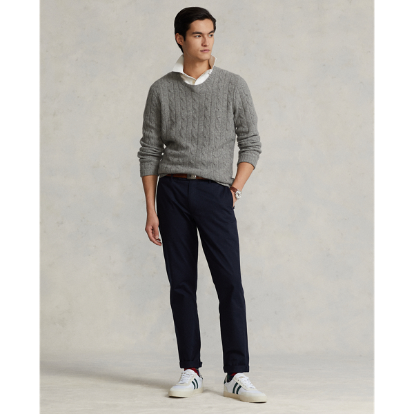 We've added extra stretch to our Straight Fit silhouette to make these cotton-blend trousers even more comfortable to wear.
