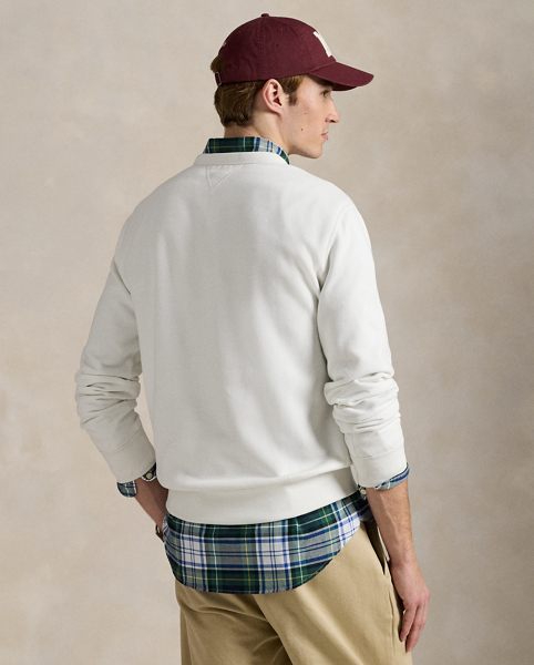 Perfect for teaming with tracksuit wear, jeans or shorts, this cotton-blend sweatshirt is sure to become a well-loved piece.