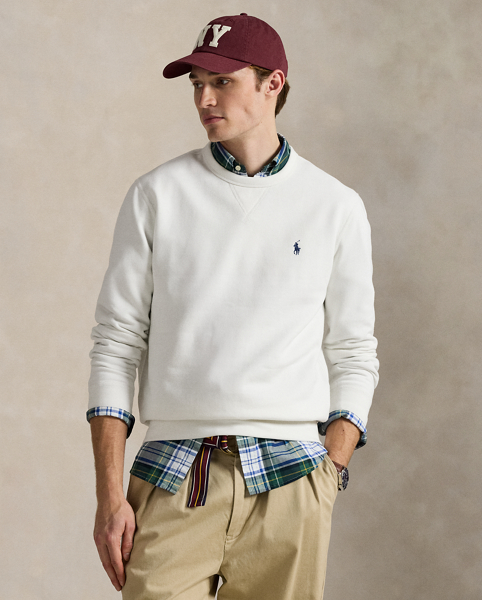 Perfect for teaming with tracksuit wear, jeans or shorts, this cotton-blend sweatshirt is sure to become a well-loved piece.