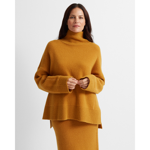 oversized turtleneck sweatshirt