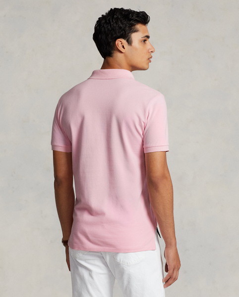 An American style standard since 1972, the Polo shirt has been imitated but never matched. Over the decades, Ralph Lauren Lauren has re-imagined his signature style in a wide array of colours and fits, yet all retain the quality and attention to detail of the iconic original. This version is cut slim through the body and washed for added softness.