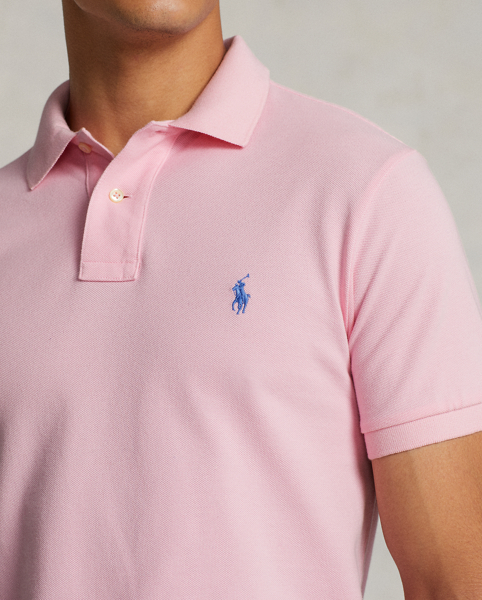 An American style standard since 1972, the Polo shirt has been imitated but never matched. Over the decades, Ralph Lauren Lauren has re-imagined his signature style in a wide array of colours and fits, yet all retain the quality and attention to detail of the iconic original. This version is cut slim through the body and washed for added softness.