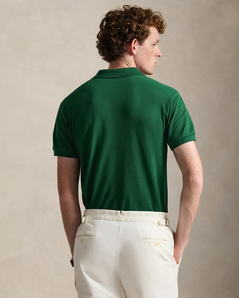 An American style standard since 1972, the Polo shirt has been imitated but never matched. Over the decades, Ralph Lauren Lauren has re-imagined his signature style in a wide array of colours and fits, yet all retain the quality and attention to detail of the iconic original. This version is cut slim through the body and washed for added softness.
