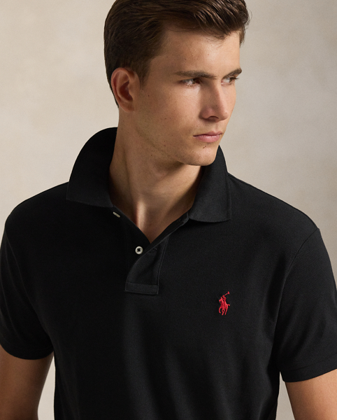 An American style standard since 1972, the Polo shirt has been imitated but never matched. Over the decades, Ralph Lauren Lauren has re-imagined his signature style in a wide array of colours and fits, yet all retain the quality and attention to detail of the iconic original. This version is cut slim through the body and washed for added softness.