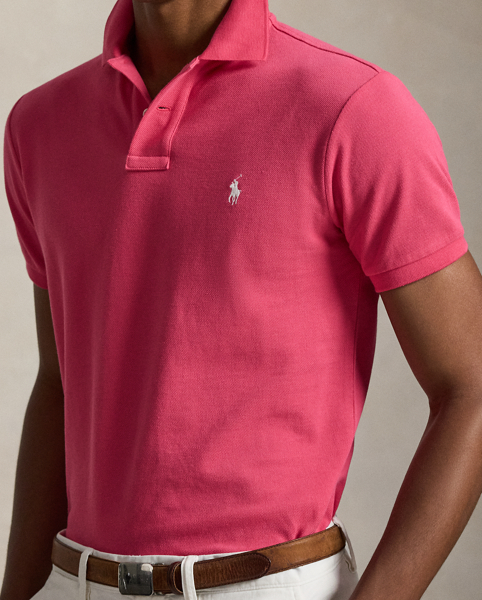 An American style standard since 1972, the Polo shirt has been imitated but never matched. Over the decades, Ralph Lauren Lauren has re-imagined his signature style in a wide array of colours and fits, yet all retain the quality and attention to detail of the iconic original. This version is cut slim through the body and washed for added softness.