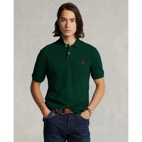 An American style standard since 1972, the Polo shirt has been imitated but never matched. Over the decades, Ralph Lauren Lauren has re-imagined his signature style in a wide array of colours and fits, yet all retain the quality and attention to detail of the iconic original. This version is cut slim through the body and washed for added softness.