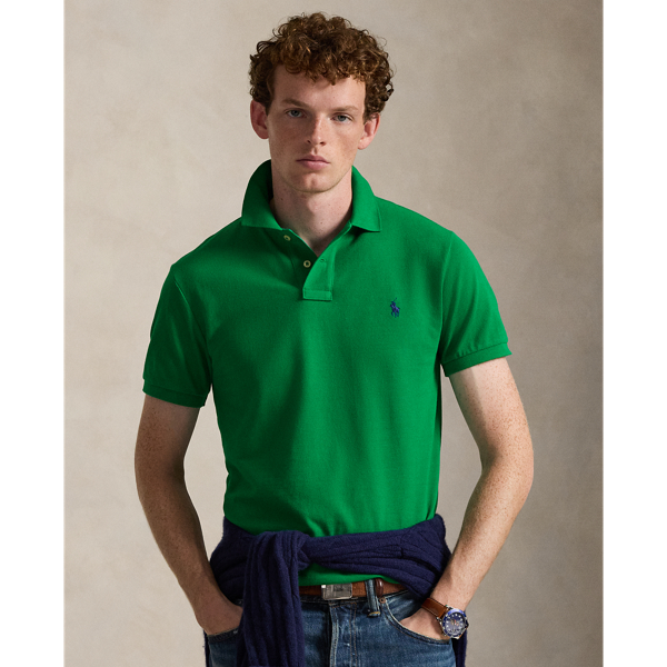An American style standard since 1972, the Polo shirt has been imitated but never matched. Over the decades, Ralph Lauren Lauren has re-imagined his signature style in a wide array of colours and fits, yet all retain the quality and attention to detail of the iconic original. This version is cut slim through the body and washed for added softness.