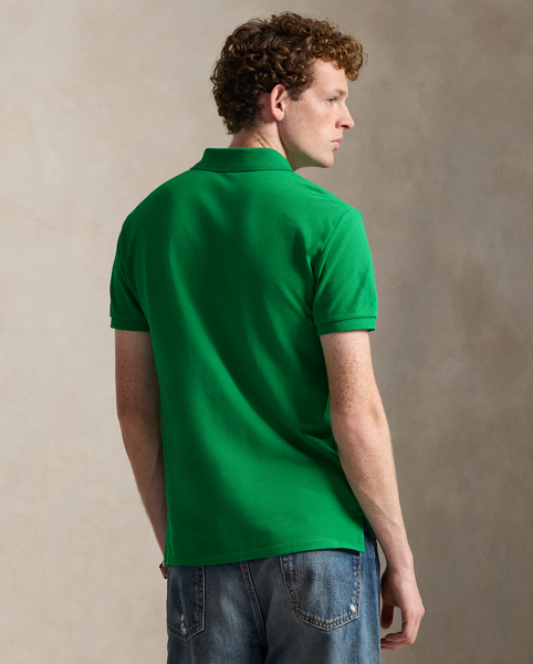 An American style standard since 1972, the Polo shirt has been imitated but never matched. Over the decades, Ralph Lauren Lauren has re-imagined his signature style in a wide array of colours and fits, yet all retain the quality and attention to detail of the iconic original. This version is cut slim through the body and washed for added softness.