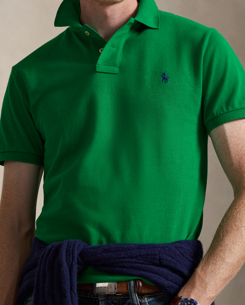 An American style standard since 1972, the Polo shirt has been imitated but never matched. Over the decades, Ralph Lauren Lauren has re-imagined his signature style in a wide array of colours and fits, yet all retain the quality and attention to detail of the iconic original. This version is cut slim through the body and washed for added softness.
