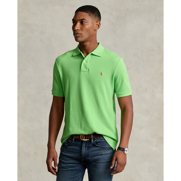 An American style standard since 1972, the Polo shirt has been imitated but never matched. Over the decades, Ralph Lauren Lauren has re-imagined his signature style in a wide array of colours and fits, yet all retain the quality and attention to detail of the iconic original. This version is cut slim through the body and washed for added softness.