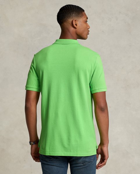 An American style standard since 1972, the Polo shirt has been imitated but never matched. Over the decades, Ralph Lauren Lauren has re-imagined his signature style in a wide array of colours and fits, yet all retain the quality and attention to detail of the iconic original. This version is cut slim through the body and washed for added softness.