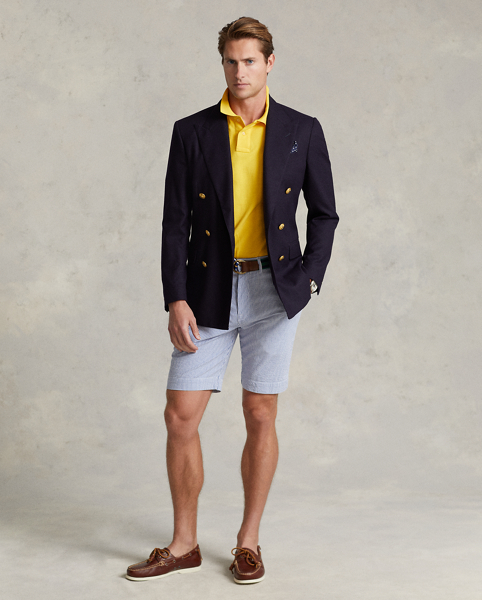 An American style standard since 1972, the Polo shirt has been imitated but never matched. Over the decades, Ralph Lauren Lauren has re-imagined his signature style in a wide array of colours and fits, yet all retain the quality and attention to detail of the iconic original. This version is cut slim through the body and washed for added softness.