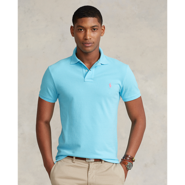 An American style standard since 1972, the Polo shirt has been imitated but never matched. Over the decades, Ralph Lauren Lauren has re-imagined his signature style in a wide array of colours and fits, yet all retain the quality and attention to detail of the iconic original. This version is cut slim through the body and washed for added softness.
