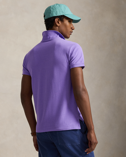 An American style standard since 1972, the Polo shirt has been imitated but never matched. Over the decades, Ralph Lauren Lauren has re-imagined his signature style in a wide array of colours and fits, yet all retain the quality and attention to detail of the iconic original. This version is cut slim through the body and washed for added softness.