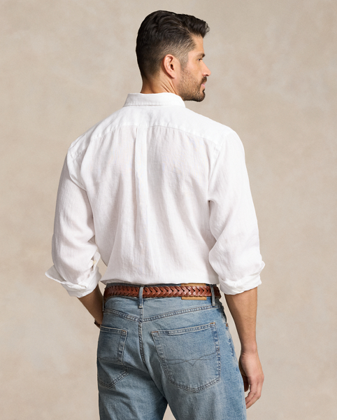 Lightweight, breathable linen and a relaxed fit make this Big & Tall shirt a perfect choice for warm-weather days.