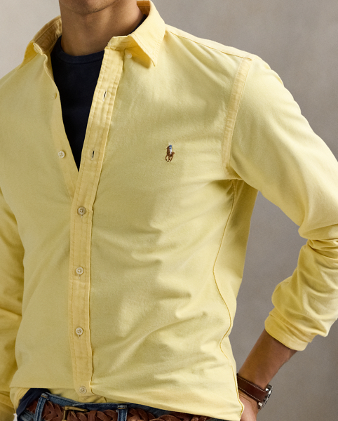 The oxford shirt made its debut at the beginning of the Ralph Lauren Lauren brand, and since then it has solidified its status as a pillar of the Polo look. Today, Mr Lauren continues to design countless variations of his iconic shirt, including this trim version that is finished with our signature Pony.