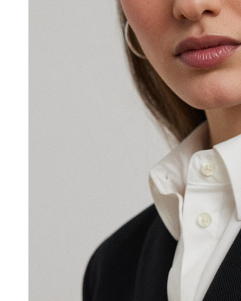 This chic jacquard blazer embodies Lauren style with a signature bullion patch on the chest and luxurious crest-embossed buttons.