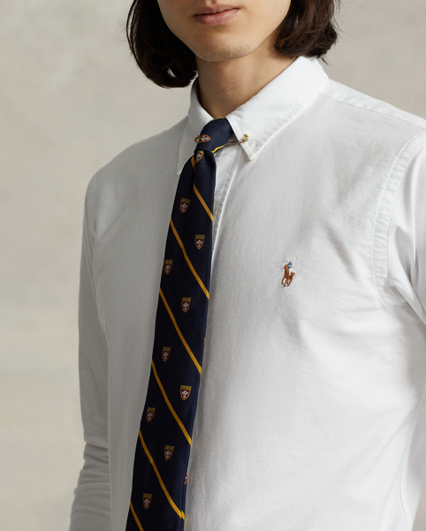 The oxford shirt made its debut very early in Ralph Lauren Lauren’s designs, and since then, it has solidified its status as a pillar of the Polo look. Our fabric is developed with a secret wash, which gives it instant character, ease and a heathered softness. The formula is so unique that it's been kept in a safe for more than three decades. In addition to details evoking its prep-school inspiration, it offers a relaxed feel, producing what we refer to as "the perfect rumple". Today, Mr Lauren continues to create countless variations of his iconic shirt, including this version, which is finished with our signature embroidered Pony.