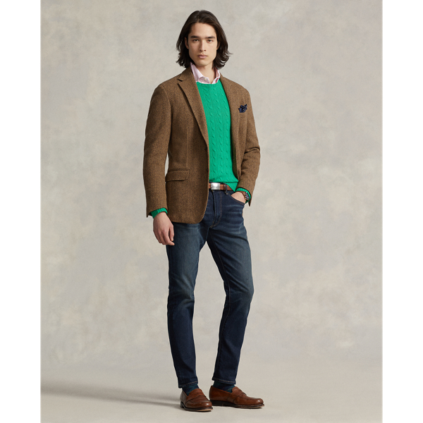 The slim-leg Sullivan features a regular rise and a trim fit through the seat, the thigh and the knee. This hand-sanded pair is woven with soft cotton as well as elastane for extra comfort.