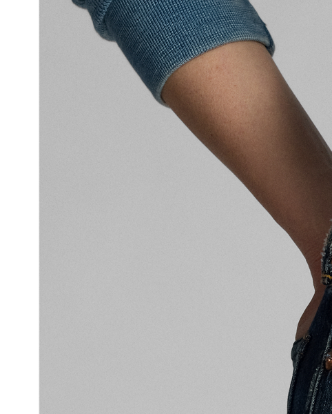 Straight-fitting jeans made from 320 g Japanese denim. Shuttle-woven selvedge fabric. Signature "RRL" embroidery on the coin pocket.