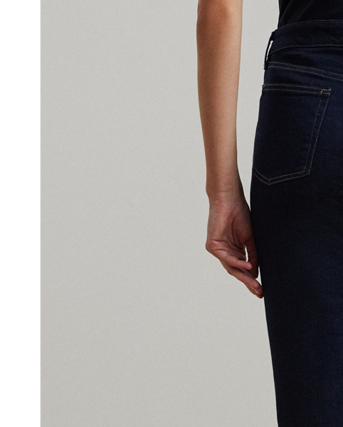 Made from soft denim with a hint of stretch, this classic five-pocket denim skirt is a versatile, season-spanning essential.