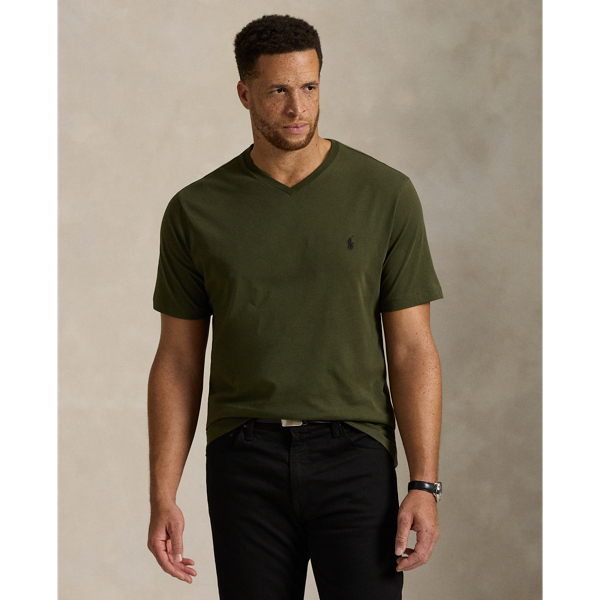 This cotton Big & Tall T-shirt is a tried-and-true essential, plus its relaxed fit provides extra comfort.