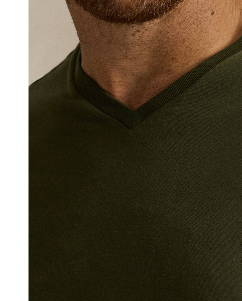 This cotton Big & Tall T-shirt is a tried-and-true essential, plus its relaxed fit provides extra comfort.