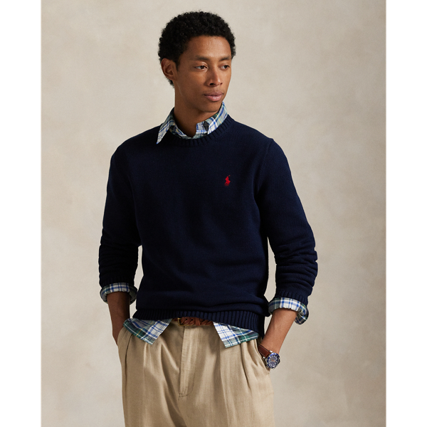 This crewneck jumper will keep you comfortably warm thanks to its soft, breathable cotton.