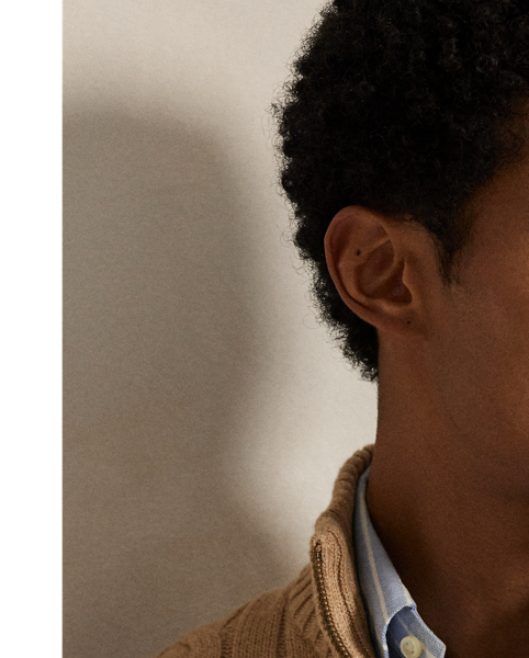 This chunky-knit cotton layer features our iconic cable design and signature embroidered Pony.